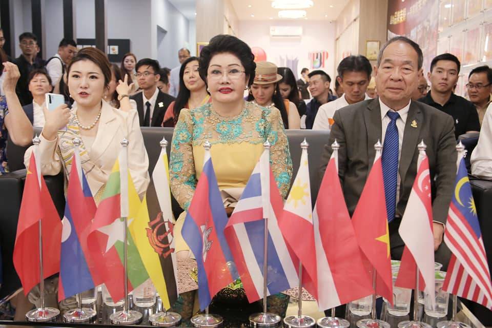 The presentation of Cambodia’s high potential for investment and rapid developing, to members of the Asia Pacific Entrepreneurs Association in the afternoon of December